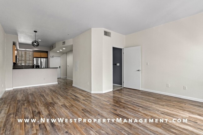Building Photo - Light and bright Gaslamp Quarter 2-bedroom...