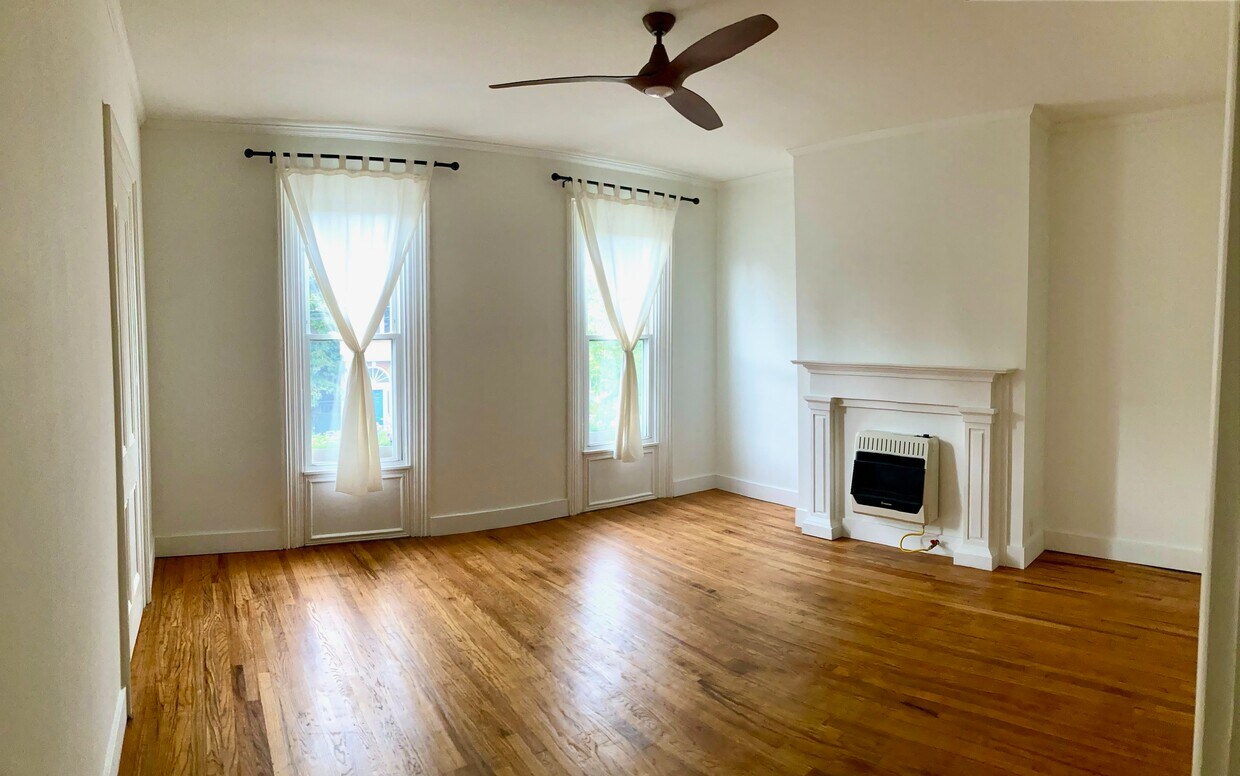 Foto principal - 210 Allen St