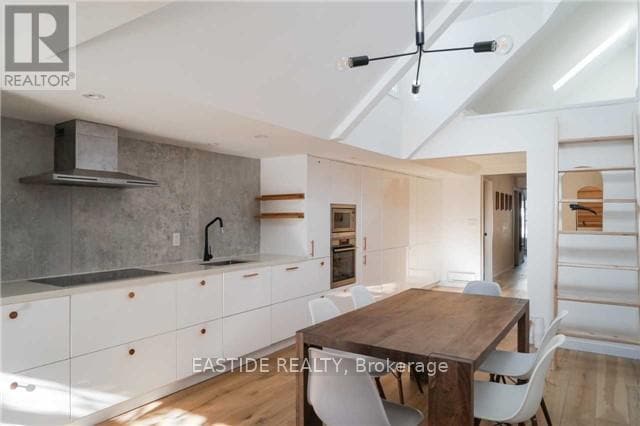 Building Photo - 194 Major St