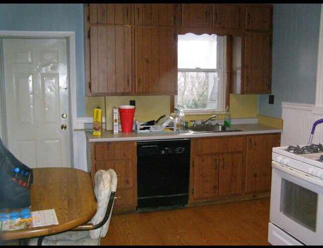 Building Photo - 512 Taylor Ave