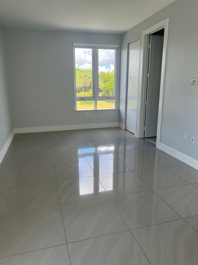Foto del edificio - 6412 NW 105th Pl