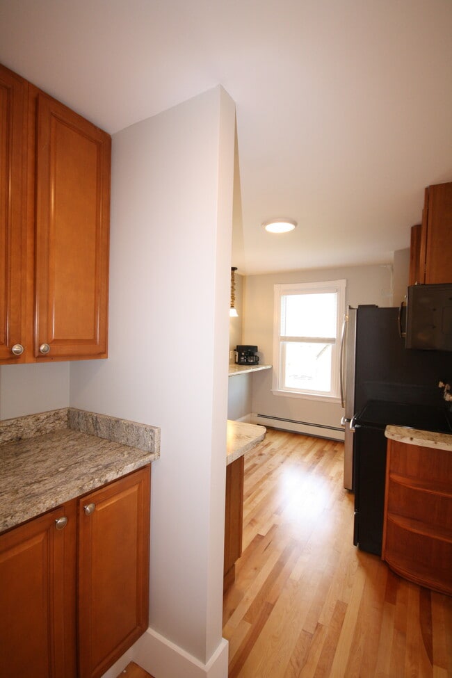 Kitchen Hall - 89 Sherwood St