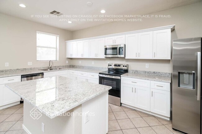Foto del edificio - 45680 W Tucker Rd