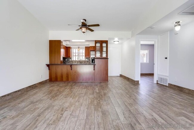 Foto del edificio - Beautifully Renovated 2-Bedroom Home in Tr...