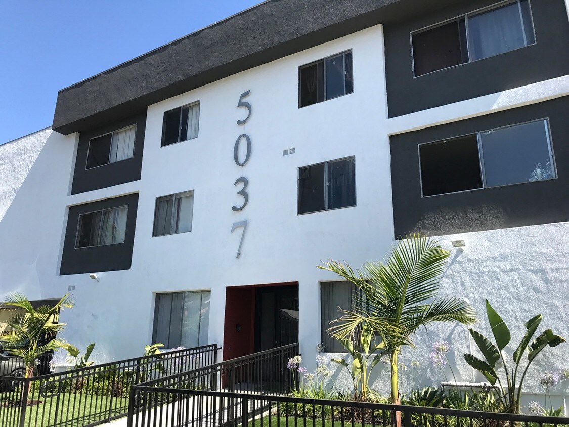 Primary Photo - 5037 Navarro St