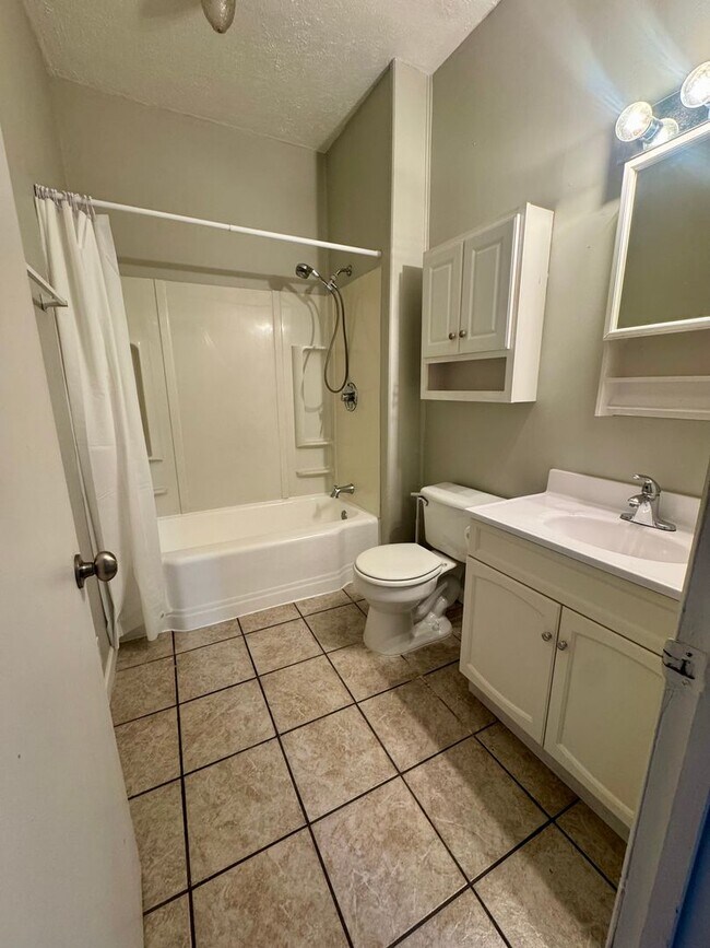 Foto del edificio - Newly Remodeled Southside 2B house with Garage