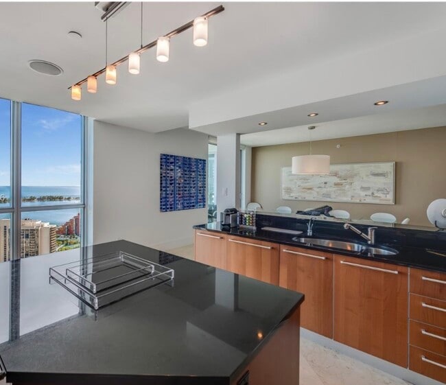 Building Photo - 1300 Brickell Bay Dr