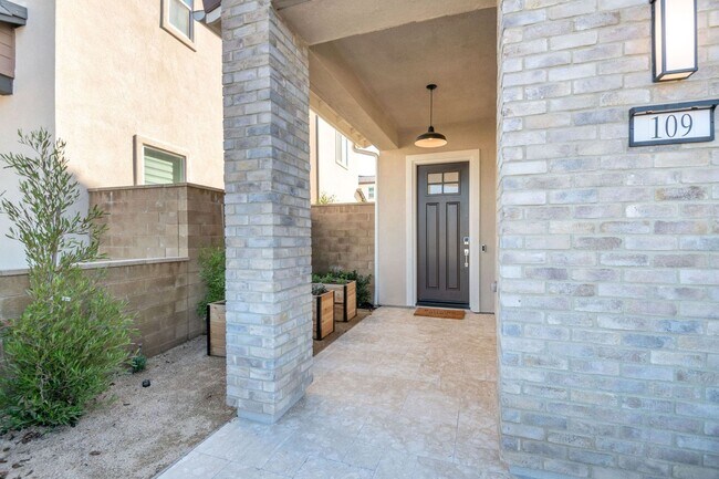 Foto del edificio - Beautiful 5bed/4bath for Rent Home at Great Park