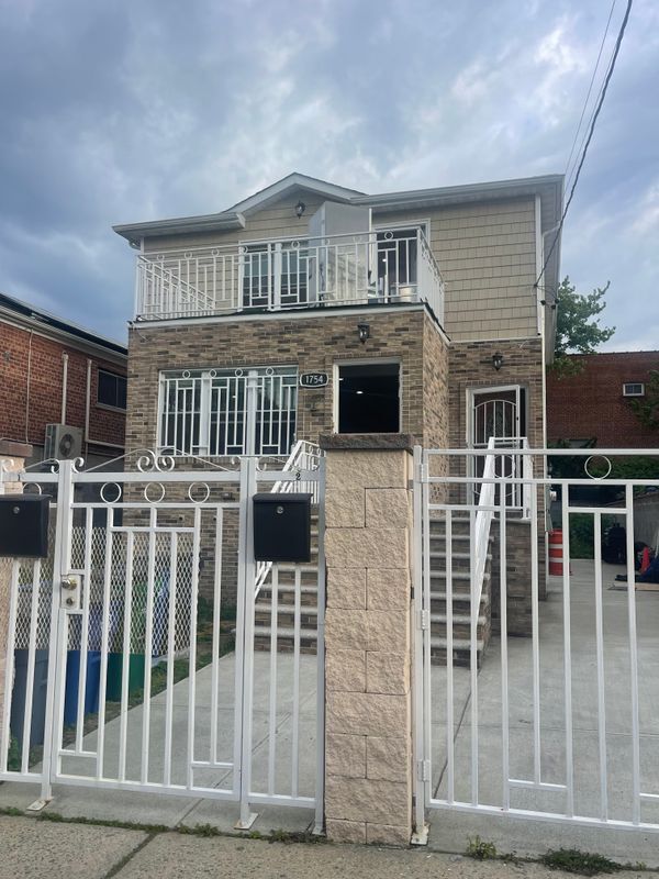 Foto del edificio - 1754 Hammersley Ave