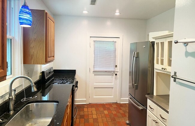 Foto del edificio - 3436 Lyleburn Pl