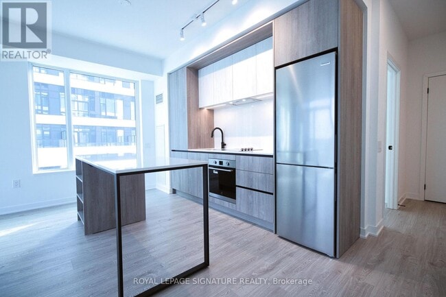 Photo du bâtiment - 2495 Eglinton Ave W