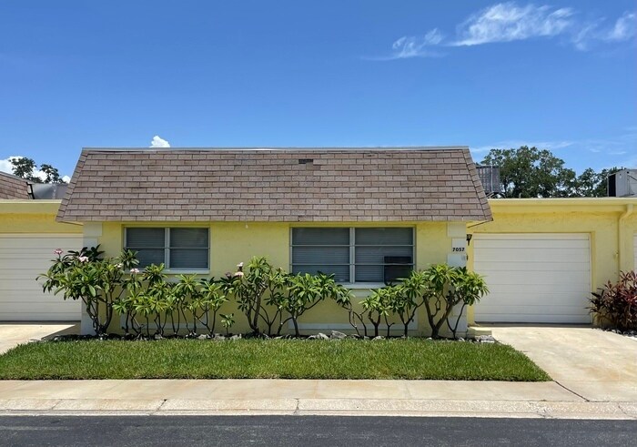 Primary Photo - FULLY FURNISHED Condo For Rent in Pinellas...