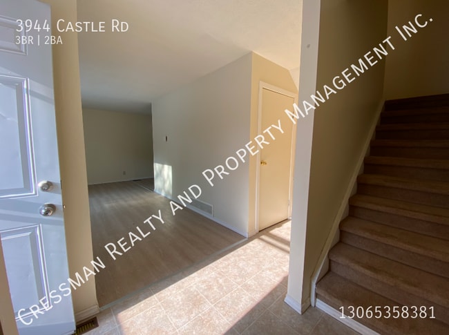 Building Photo - 3 Bedroom Townhouse near University