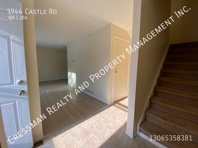 Photo du bâtiment - 3 Bedroom Townhouse near University
