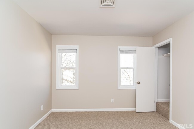 Building Photo - 3019 Sprucewood Dr