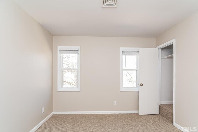 Foto del edificio - 3019 Sprucewood Dr