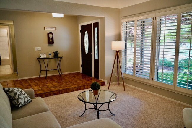 Building Photo - 836 E Serena Ave