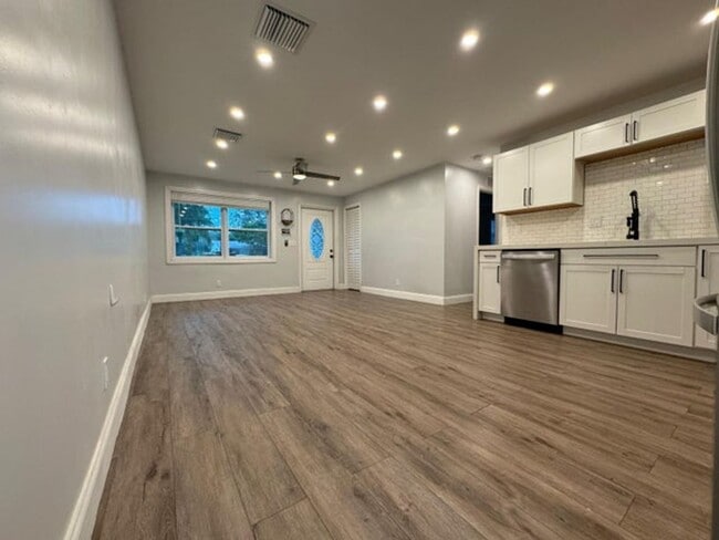 Photo - 9422-9424 SW 51st St House