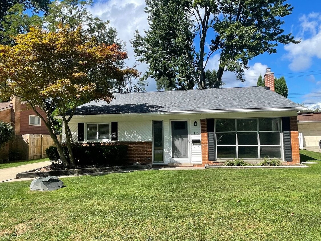Primary Photo - Just Listed! Rochester Hills 3-Bedroom, 1....
