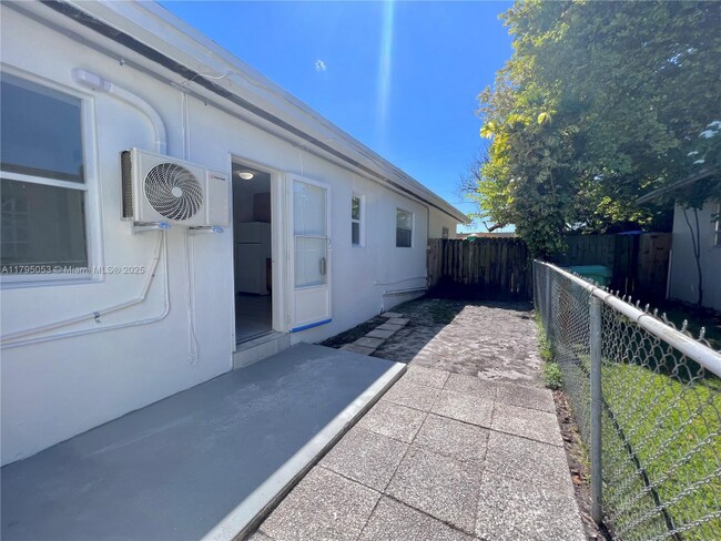 Foto del edificio - 7550 NW 2nd Terrace