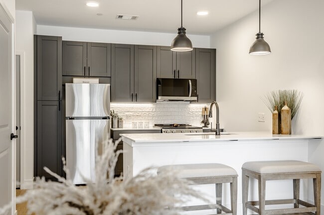 Building Photo - Prairie Encore