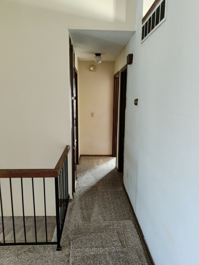 Building Photo - White Oak 2106-2108