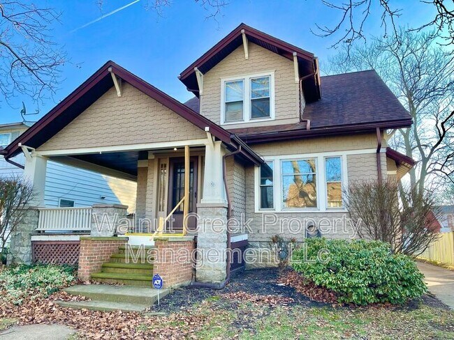 Foto del edificio - 1041 W 10th St