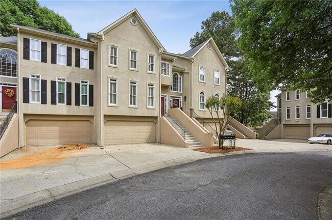 Building Photo - 2562 Oakwood Trce