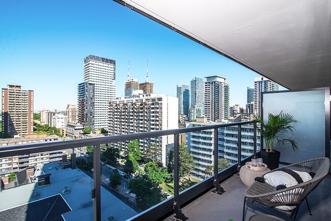 Building Photo - E18HTEEN