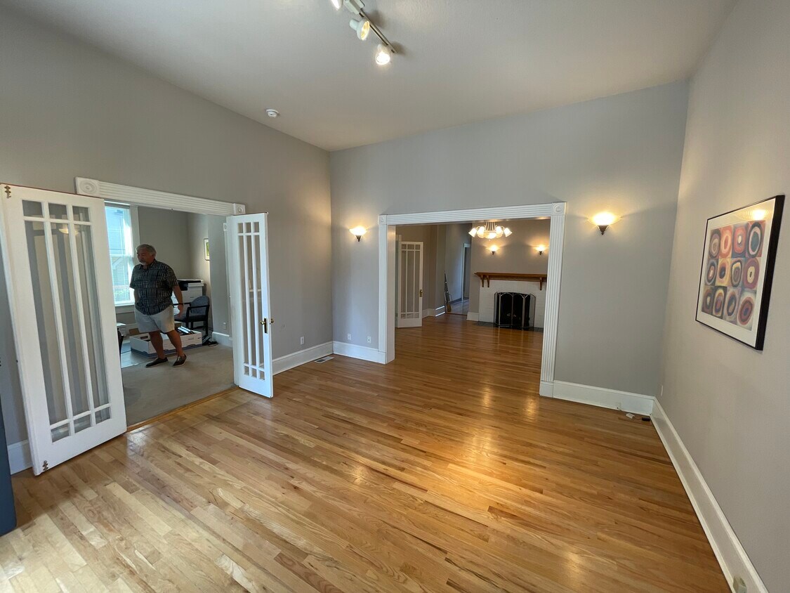 117 SW Whitaker St Unit 1, Portland, OR 97239 Apartments in Portland