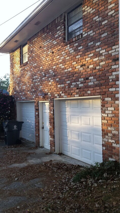 Building Photo - 3 bedroom 2 bath home