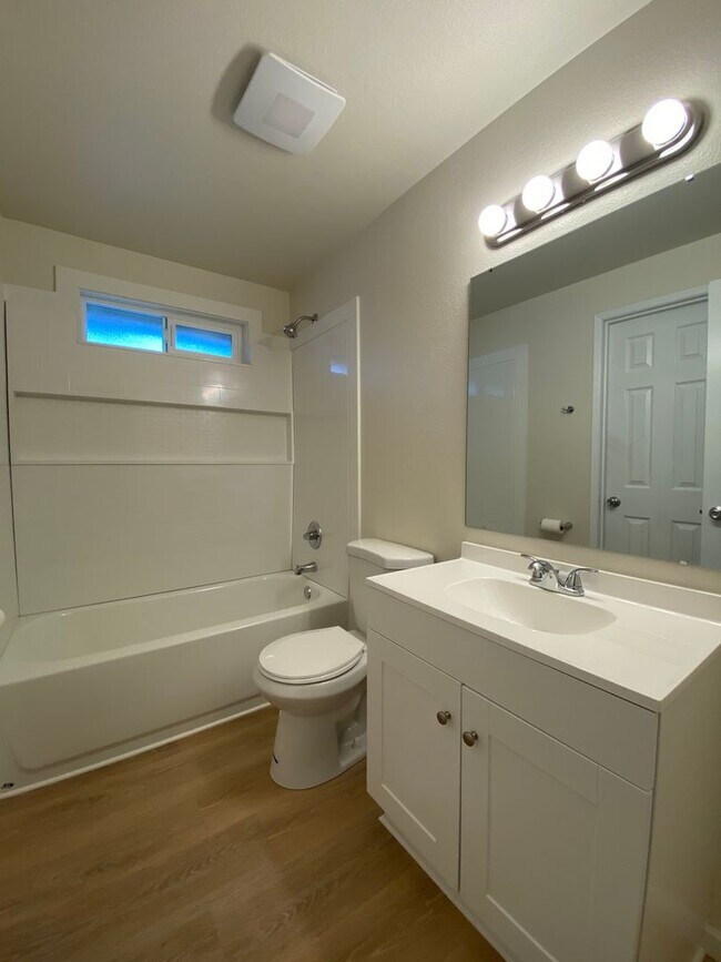 Building Photo - Charming 3 Bedroom 1 Bath Updated Home in ...