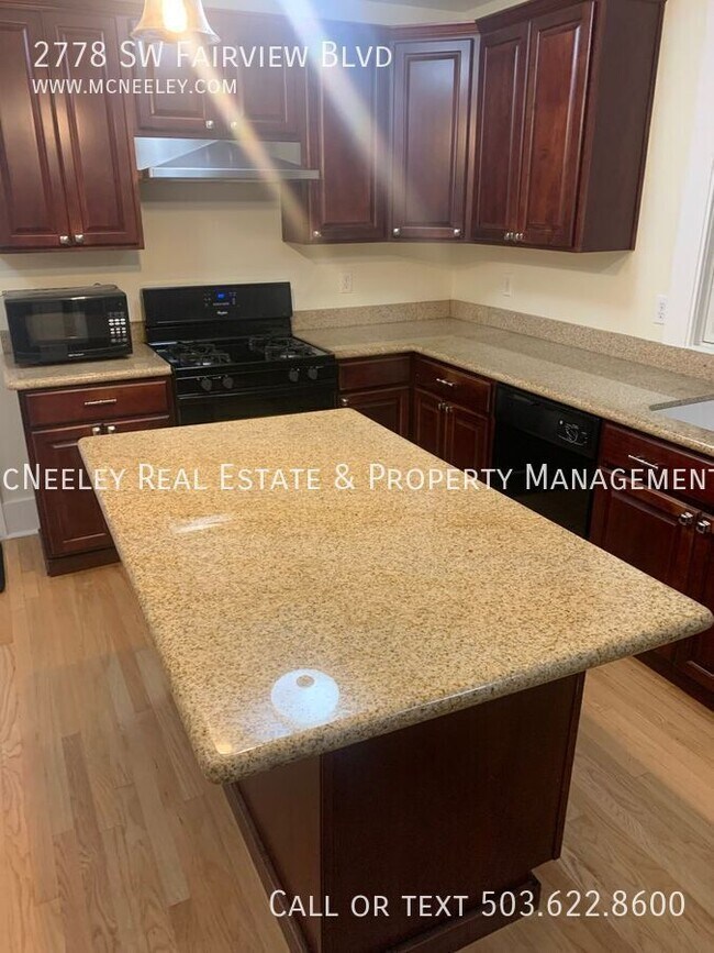 Foto del edificio - 2778 SW Fairview Blvd
