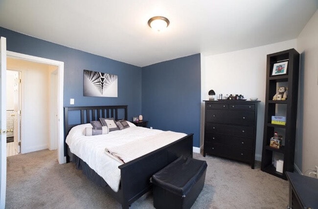 Bedroom - 415 Sweetbriar St