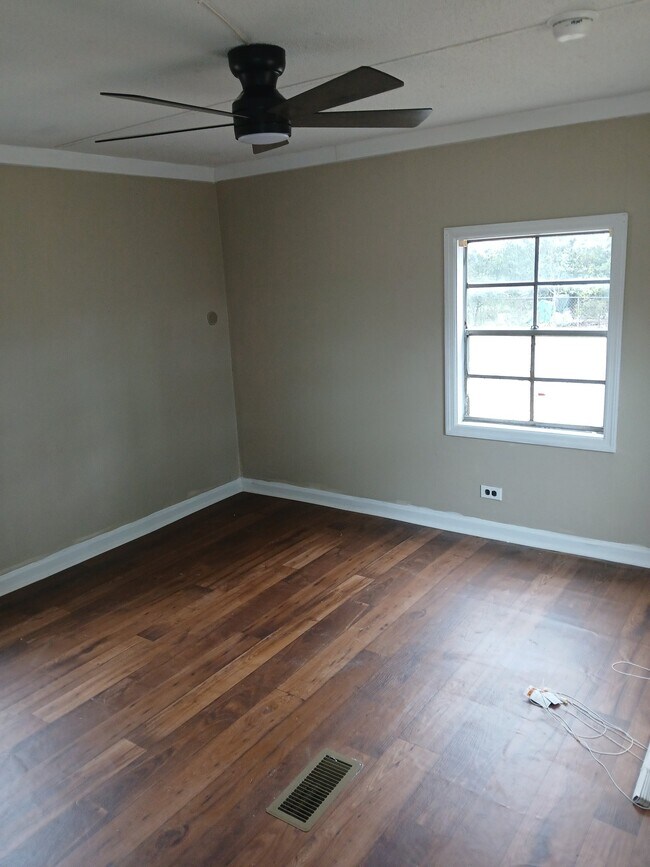 Foto del edificio - 1025 David Austin Rd