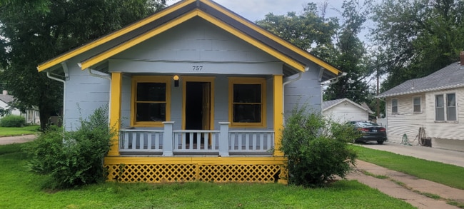 Building Photo - 757 S Volutsia Ave