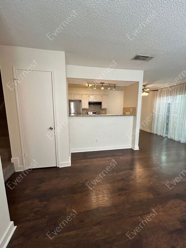 Building Photo - 900 Taulbee Ln
