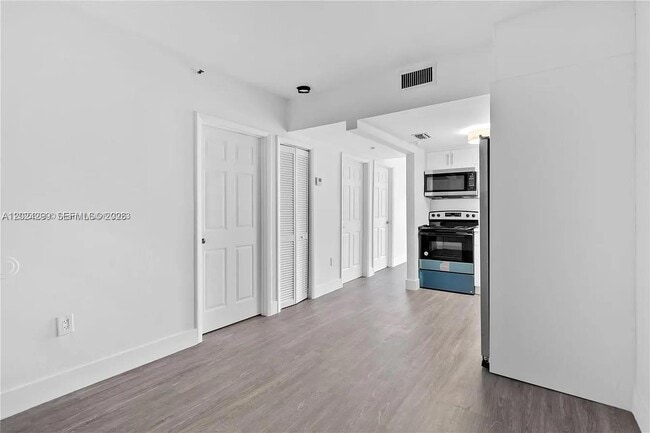 Foto del edificio - 1351 SW 4th St