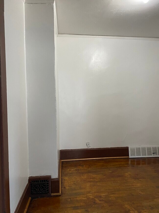 Building Photo - 2125 W Brown St