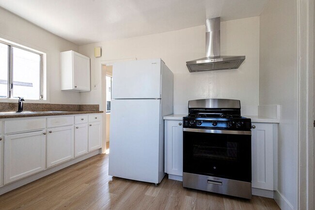 Building Photo - Charming 2BR Back House Near Downtown LA & Dodger Stadium