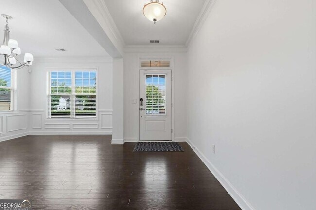 Building Photo - 4865 Alexandria Ave