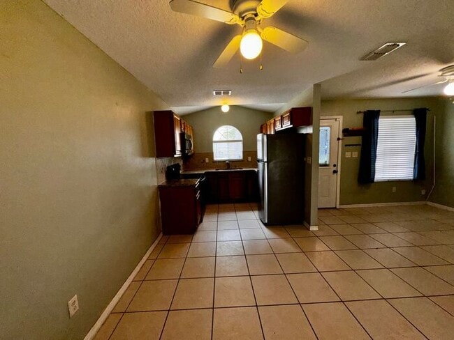 Foto del edificio - 3 Bedroom 2 Bath Magnolia Pointe Townhome with a Fenced backyard!