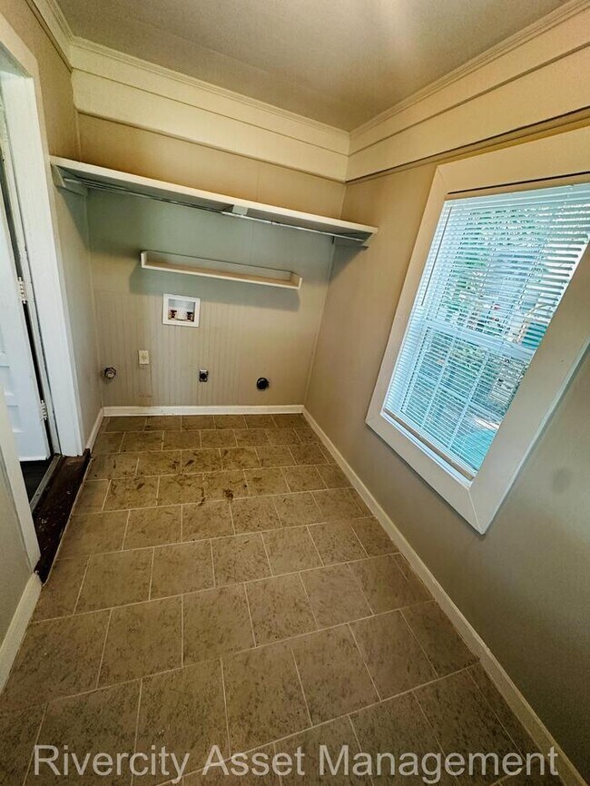 Building Photo - BERCLAIR BEAUTY, SECTION 8 WELCOMED!!!!!