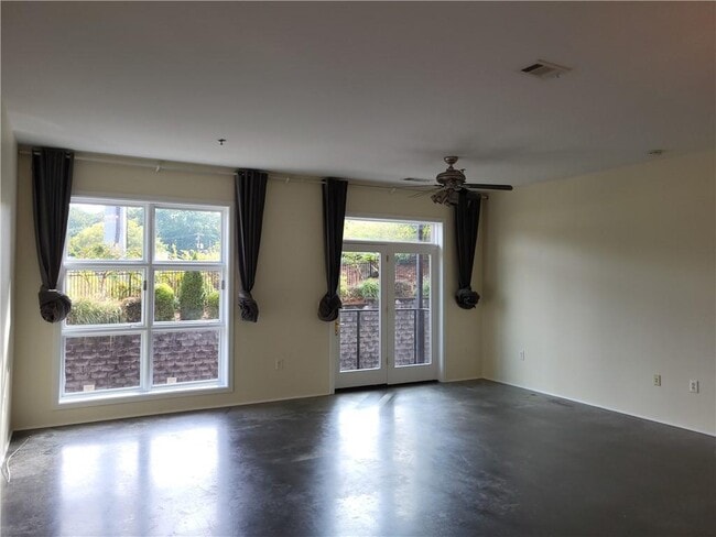 Foto del edificio - 560 Dutch Valley Rd NE