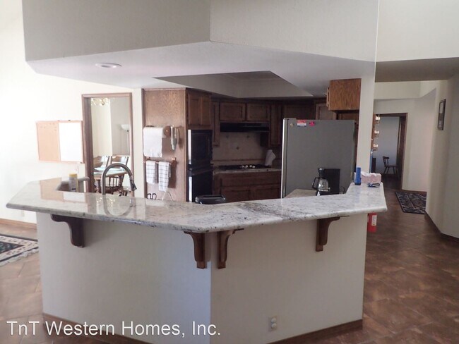 Building Photo - 5 br, 2 bath House - 1040 Meadowview Ln
