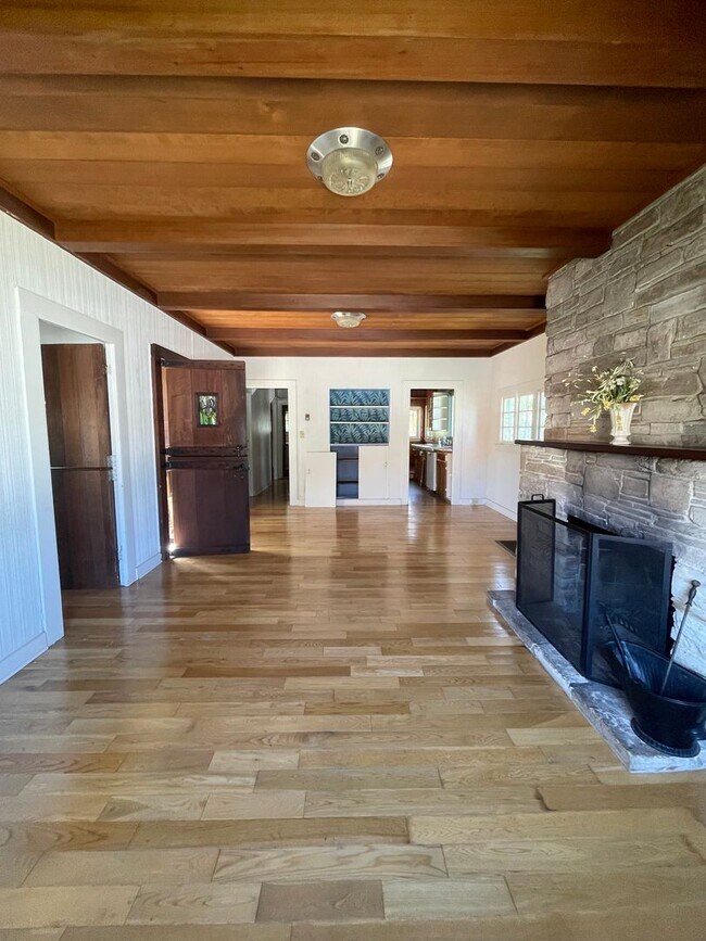 Foto del edificio - woodsy Pacific Grove cottage
