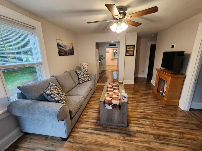 Building Photo - 18 Trudeau Rd