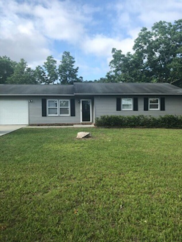 Foto principal - 3 Bed, 2 Bath home in Kings Grant!