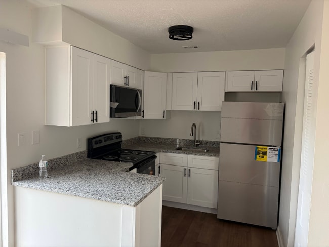 Building Photo - 6226 SW 10th Pl