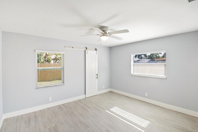 Foto del edificio - 9126 Roan Ln